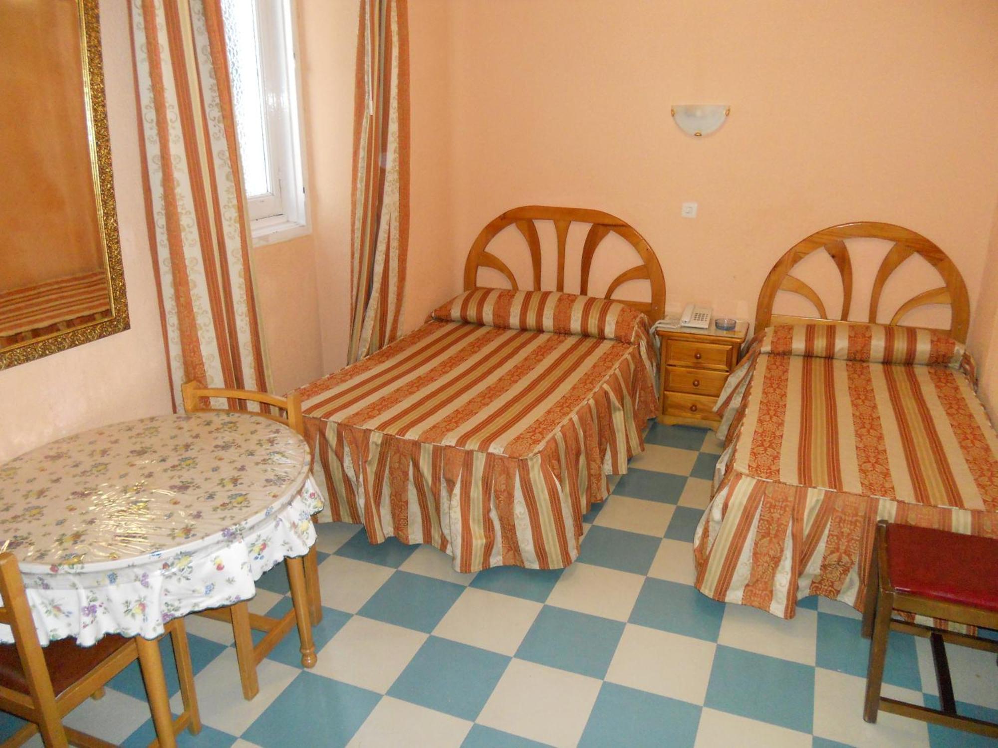 Hostal La Perla Asturiana มาดริด ภายนอก รูปภาพ