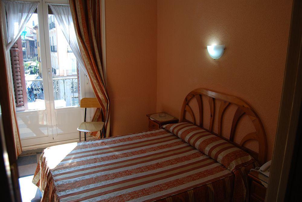 Hostal La Perla Asturiana มาดริด ภายนอก รูปภาพ