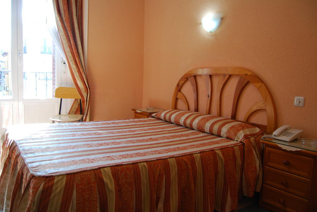 Hostal La Perla Asturiana มาดริด ภายนอก รูปภาพ