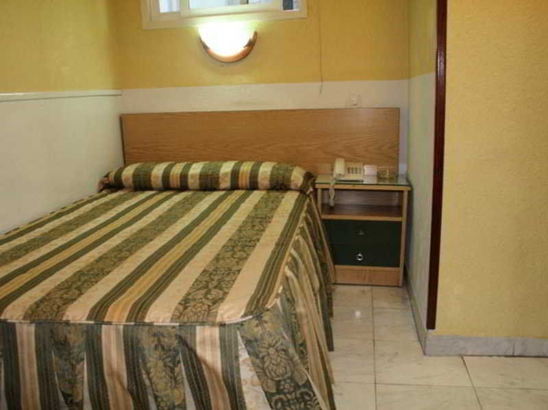 Hostal La Perla Asturiana มาดริด ภายนอก รูปภาพ