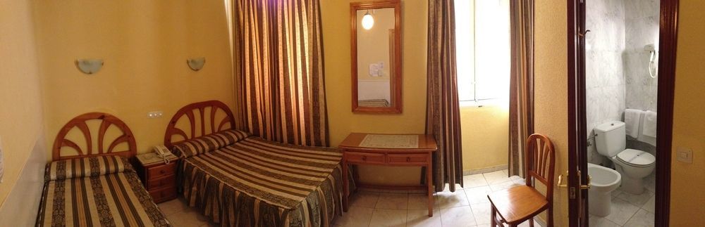 Hostal La Perla Asturiana มาดริด ภายนอก รูปภาพ