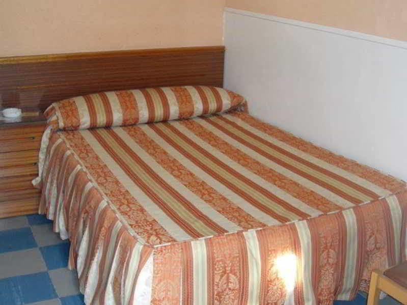 Hostal La Perla Asturiana มาดริด ภายนอก รูปภาพ
