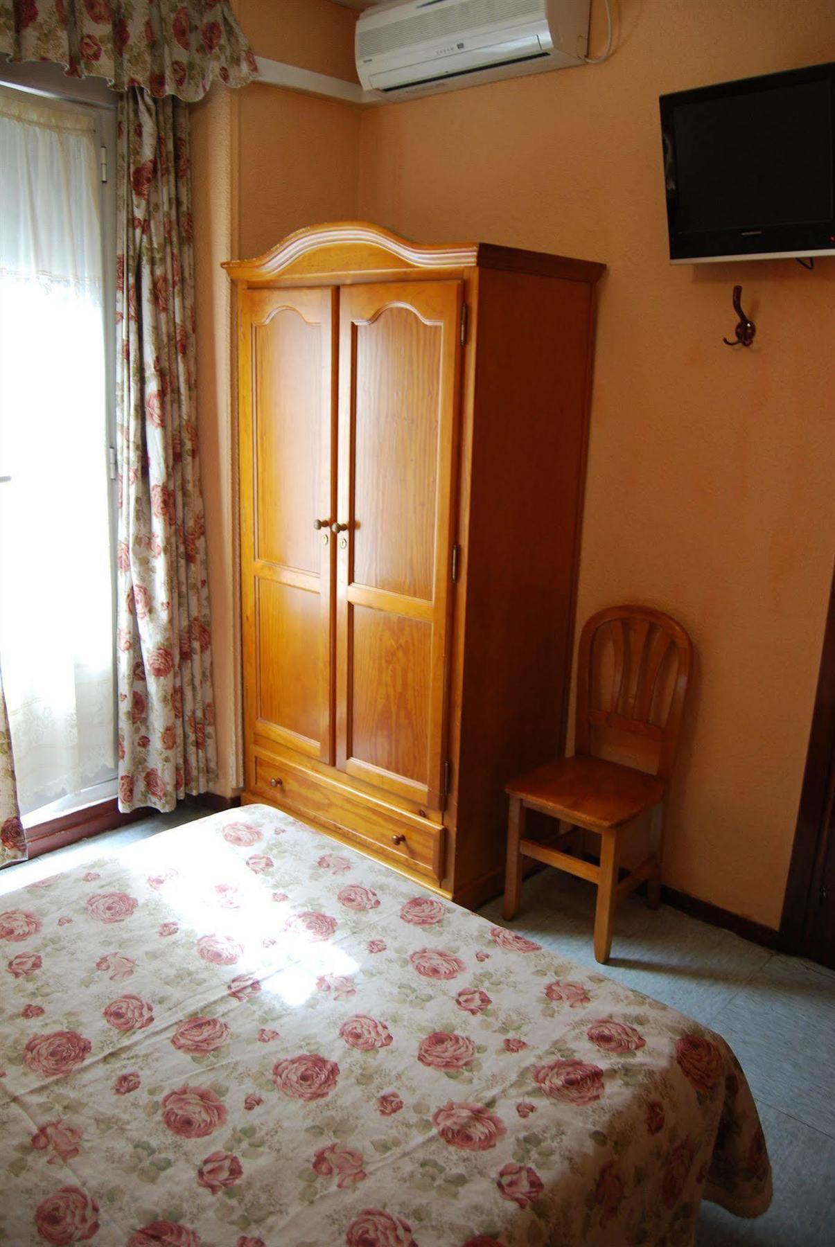 Hostal La Perla Asturiana มาดริด ภายนอก รูปภาพ