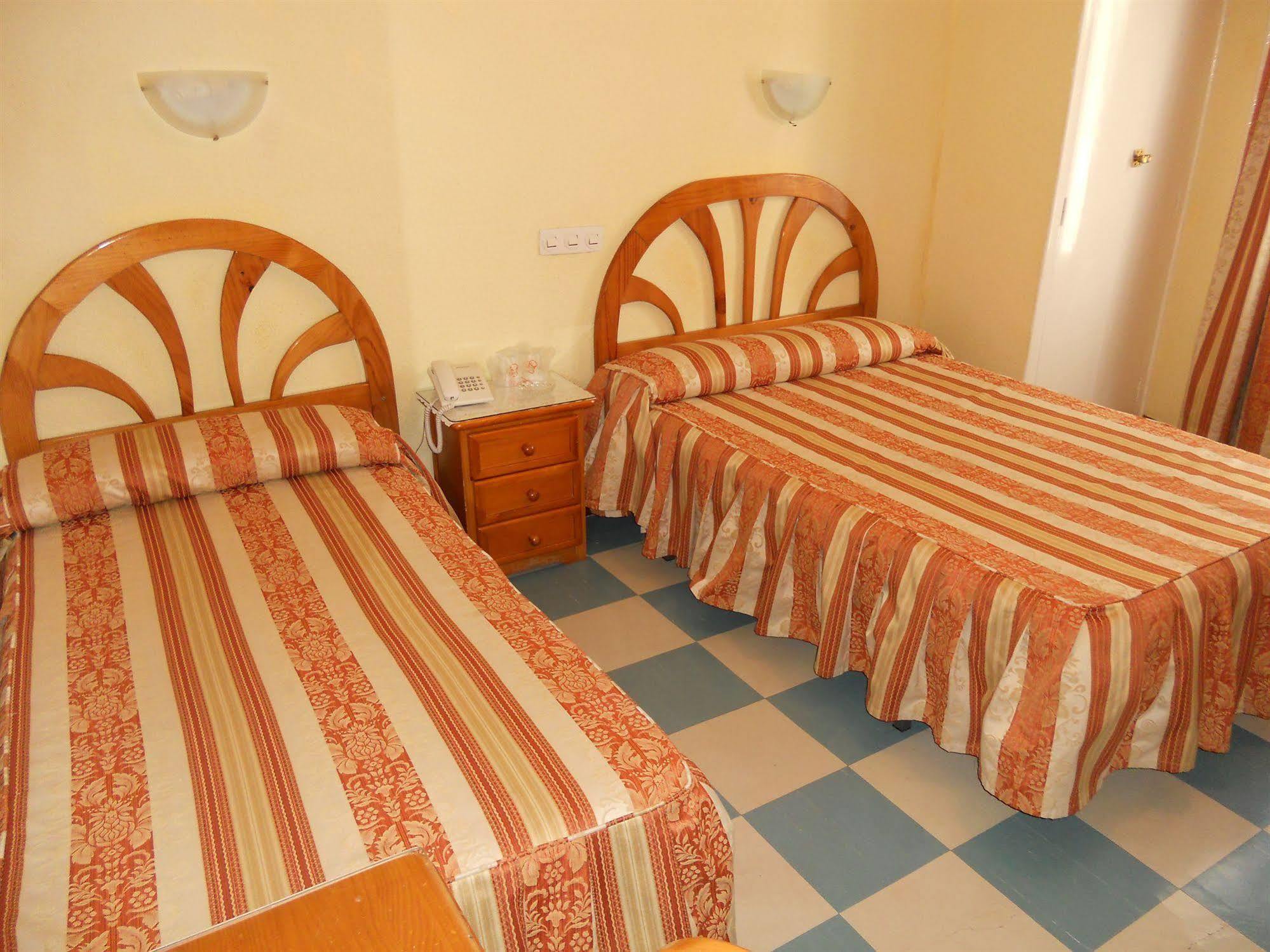 Hostal La Perla Asturiana มาดริด ภายนอก รูปภาพ