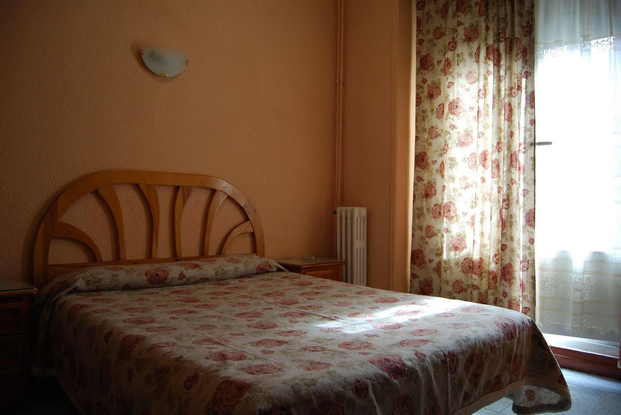 Hostal La Perla Asturiana มาดริด ภายนอก รูปภาพ