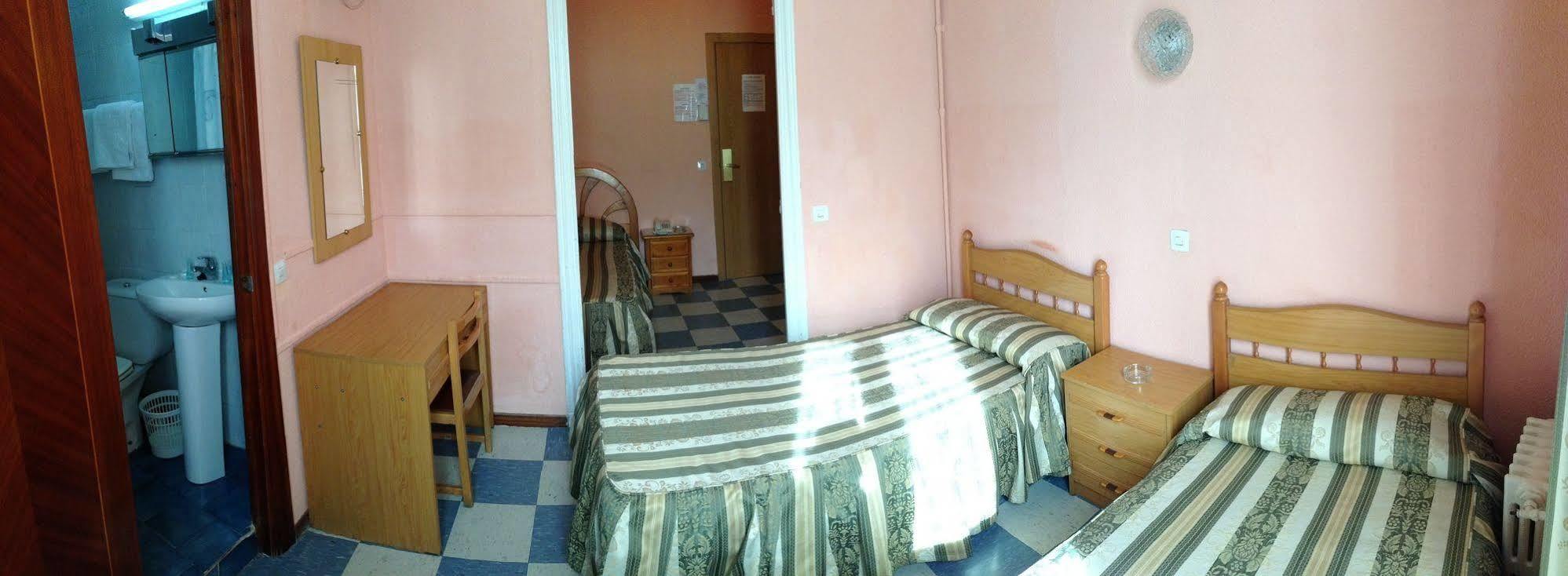 Hostal La Perla Asturiana มาดริด ภายนอก รูปภาพ