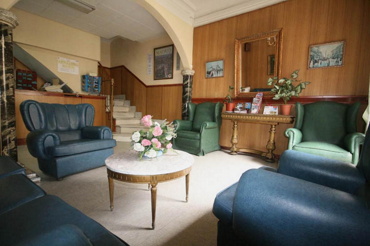 Hostal La Perla Asturiana มาดริด ภายนอก รูปภาพ